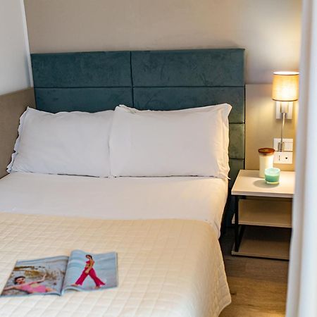 Hotel Pigalle ลิโดดิเยโซโล ภายนอก รูปภาพ