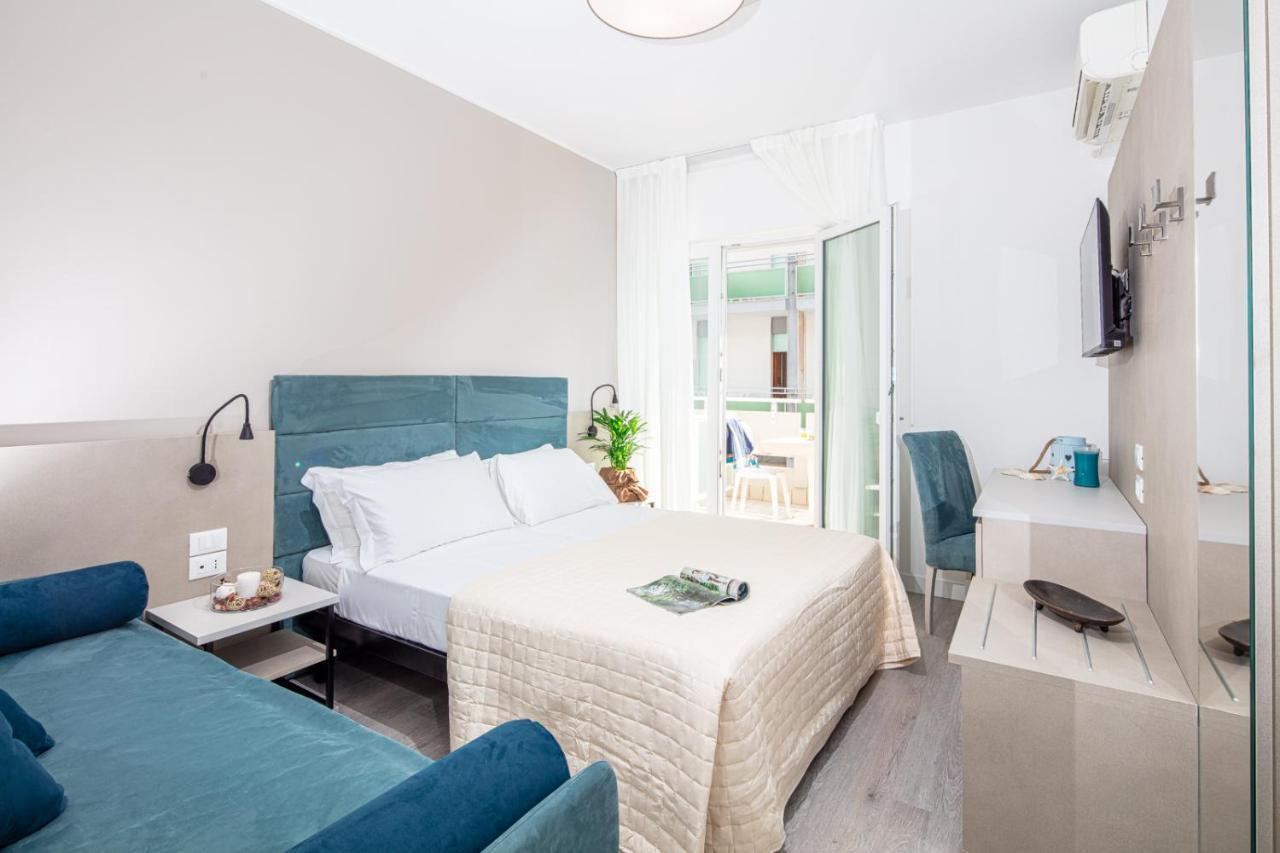 Hotel Pigalle ลิโดดิเยโซโล ภายนอก รูปภาพ