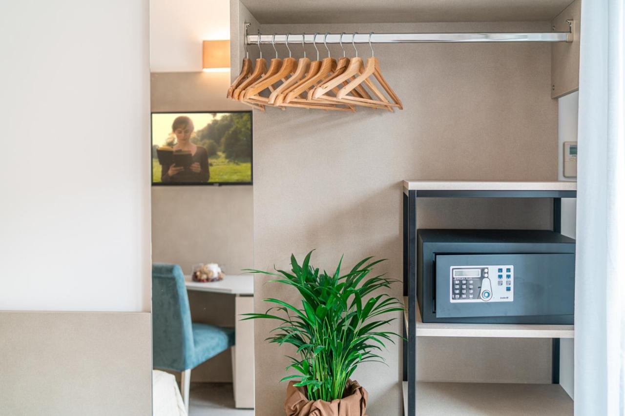 Hotel Pigalle ลิโดดิเยโซโล ภายนอก รูปภาพ