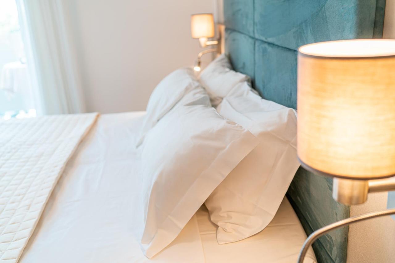 Hotel Pigalle ลิโดดิเยโซโล ภายนอก รูปภาพ