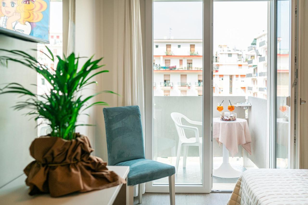 Hotel Pigalle ลิโดดิเยโซโล ภายนอก รูปภาพ
