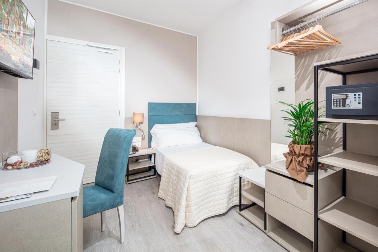 Hotel Pigalle ลิโดดิเยโซโล ภายนอก รูปภาพ