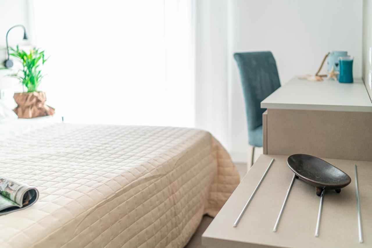 Hotel Pigalle ลิโดดิเยโซโล ภายนอก รูปภาพ