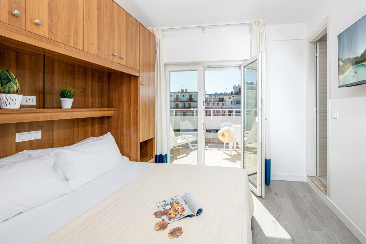 Hotel Pigalle ลิโดดิเยโซโล ภายนอก รูปภาพ