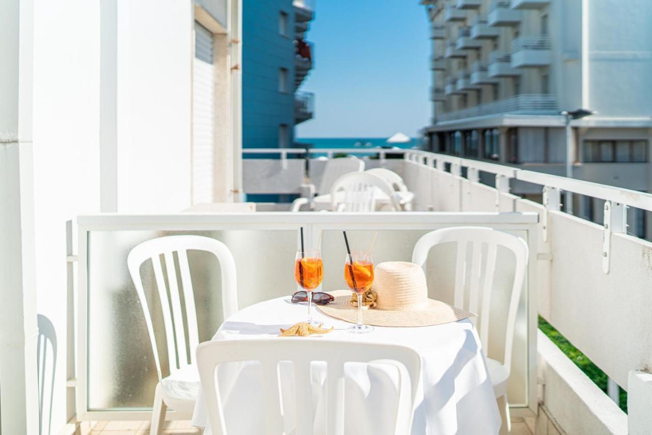 Hotel Pigalle ลิโดดิเยโซโล ภายนอก รูปภาพ
