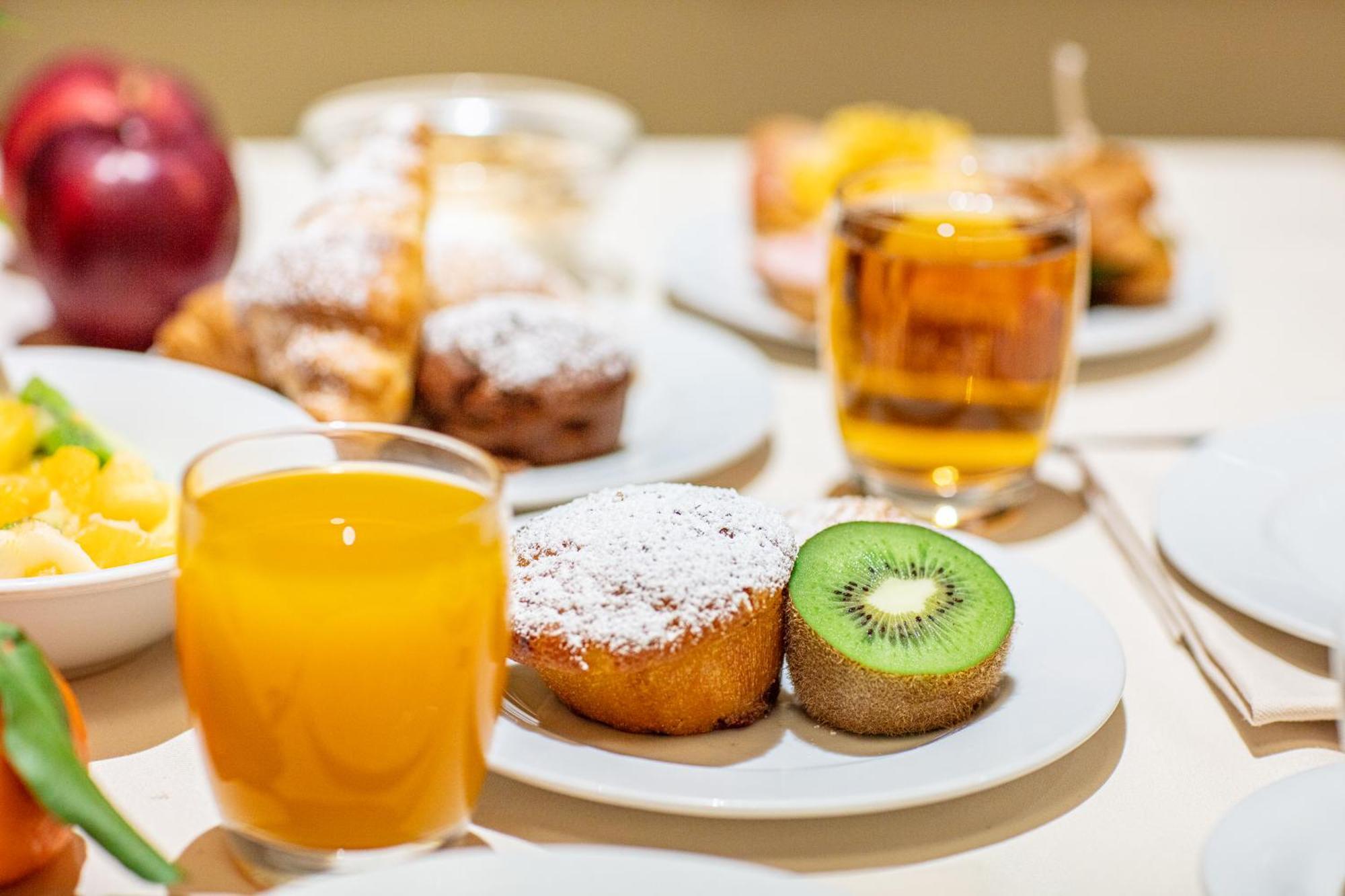 Hotel Pigalle ลิโดดิเยโซโล ภายนอก รูปภาพ
